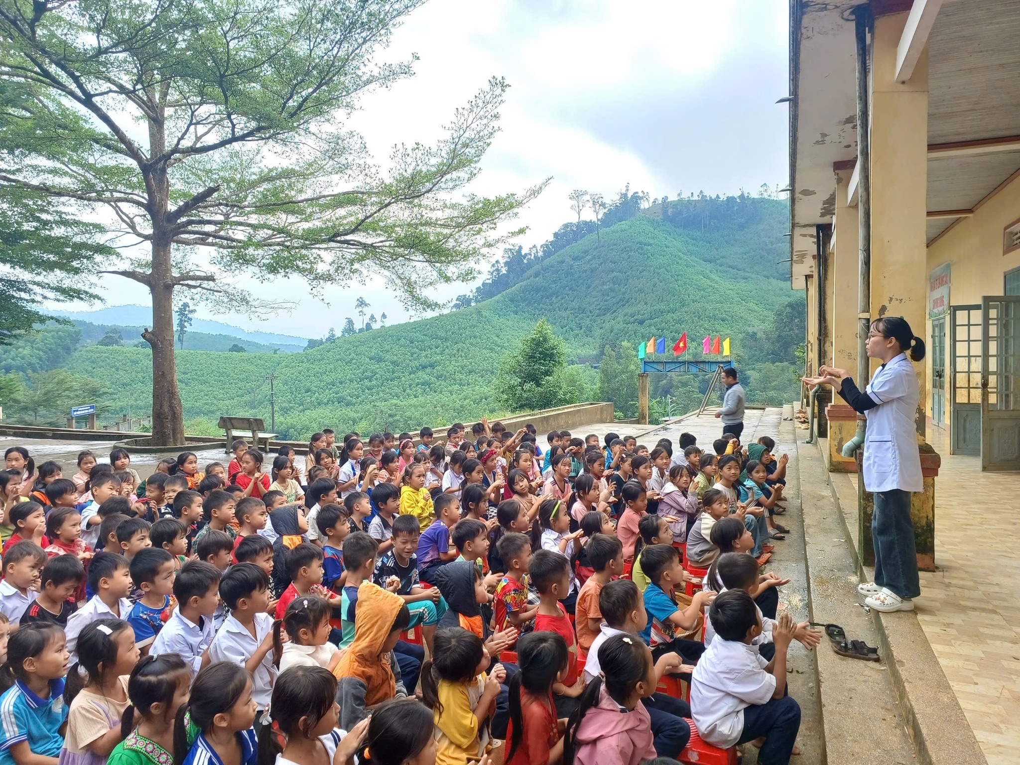 HOẠT ĐỘNG GIÁO DỤC KĨ NĂNG SỐNG HOẠT ĐỘNG GIÁO DỤC KĨ NĂNG SỐNG