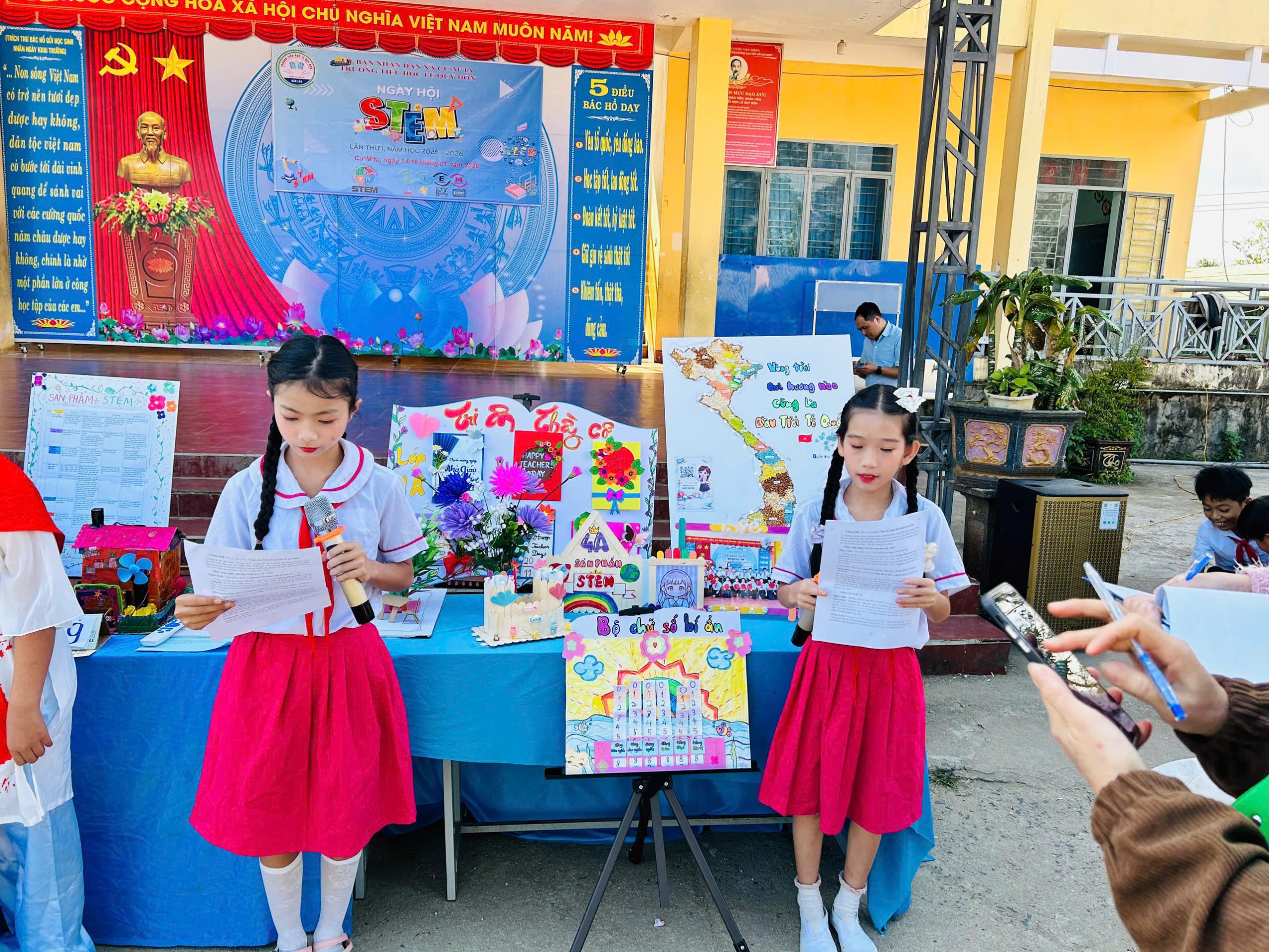 NGÀY HỘI STEM – KHƠI NGUỒN ĐAM MÊ SÁNG TẠO NGÀY HỘI STEM – KHƠI NGUỒN ĐAM MÊ SÁNG TẠO